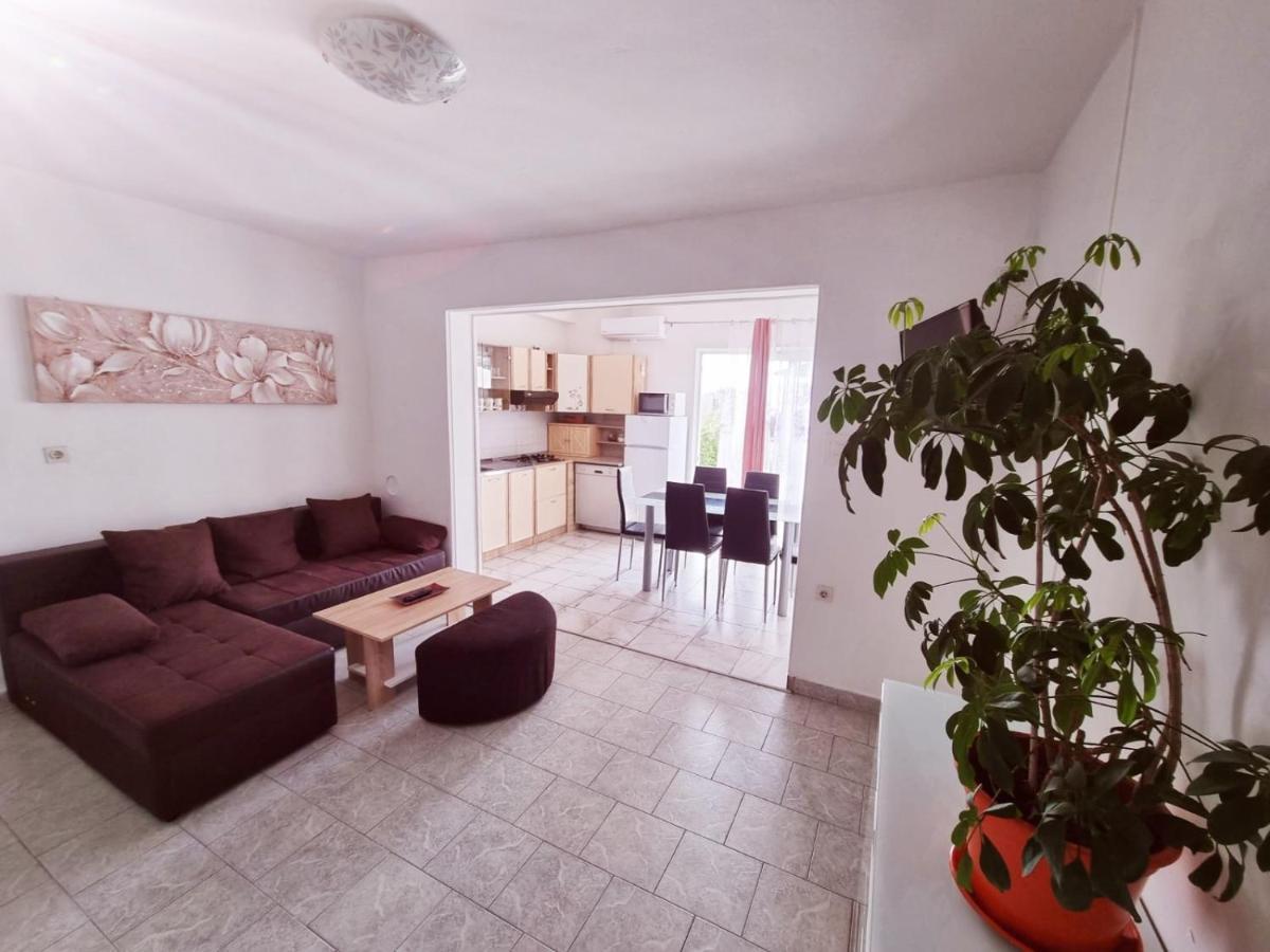 Nada Apartment *